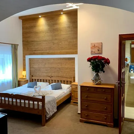 Otel Lesana 3*