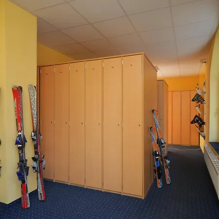 Otel Lesana 3*